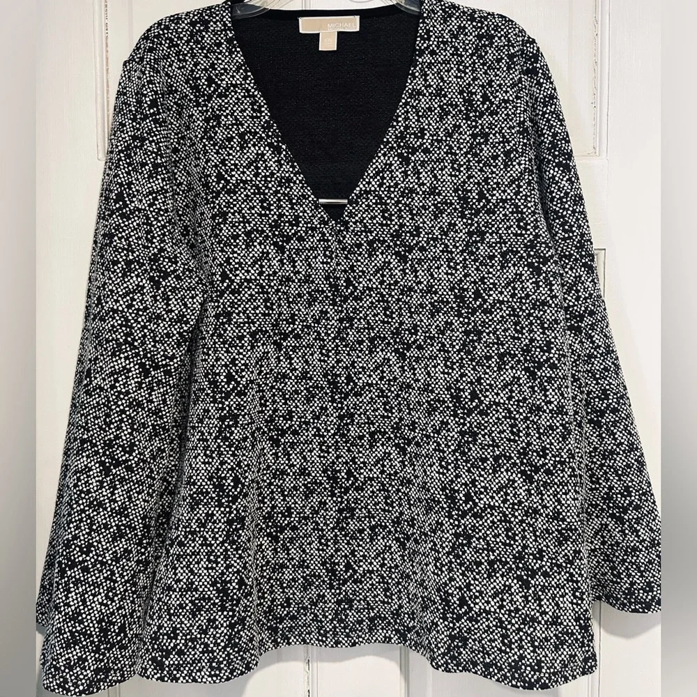 Michael Kors Black & White Bell Sleeve V-Neck Top Size XXL